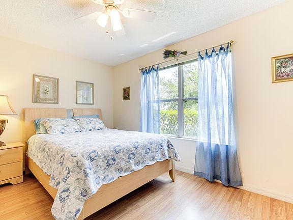 4th image of 748 Ansel Ave
