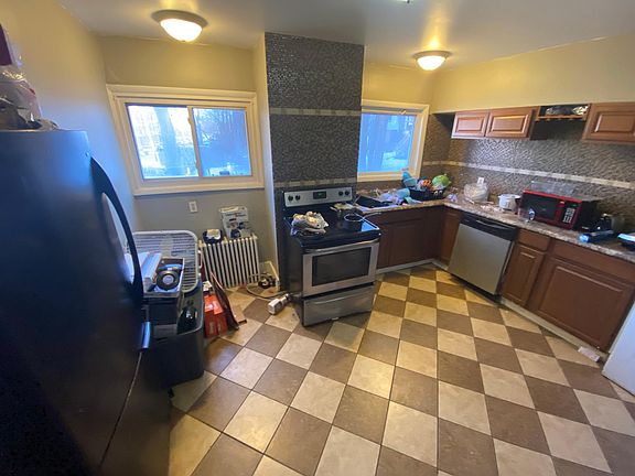 3rd image of 38 Elberon Pl 1-flr 1