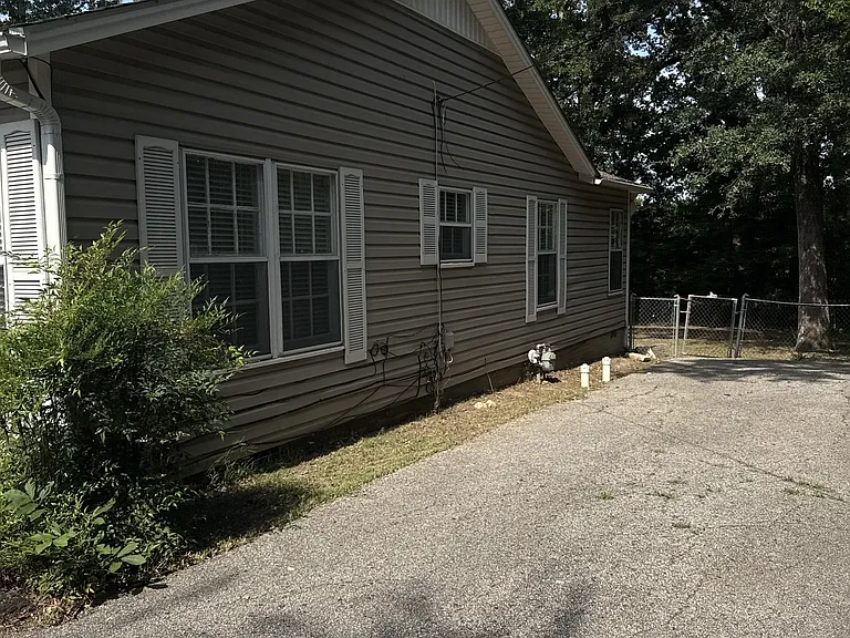 1100 S Trade Days Blvd — Photo 4