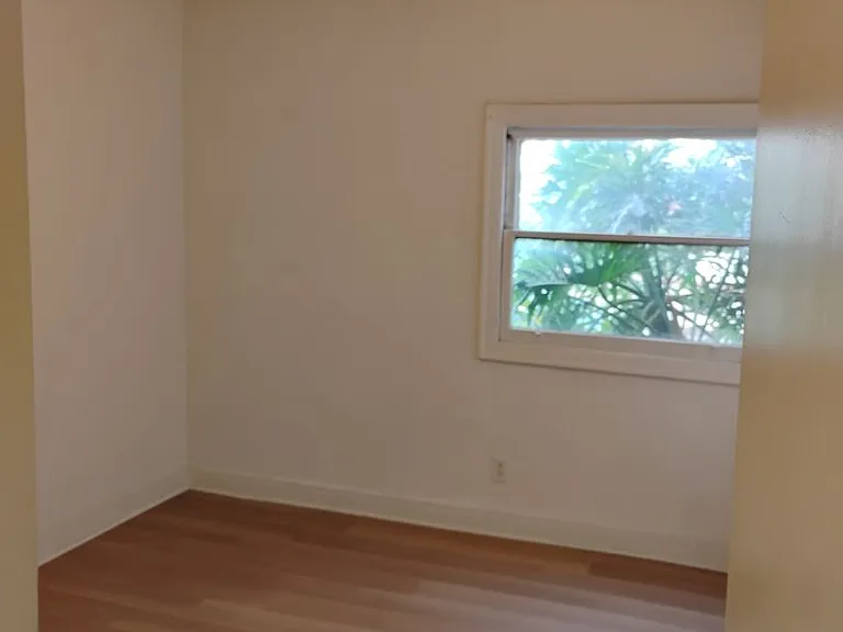 2229 Vineyard Ave — Photo 2