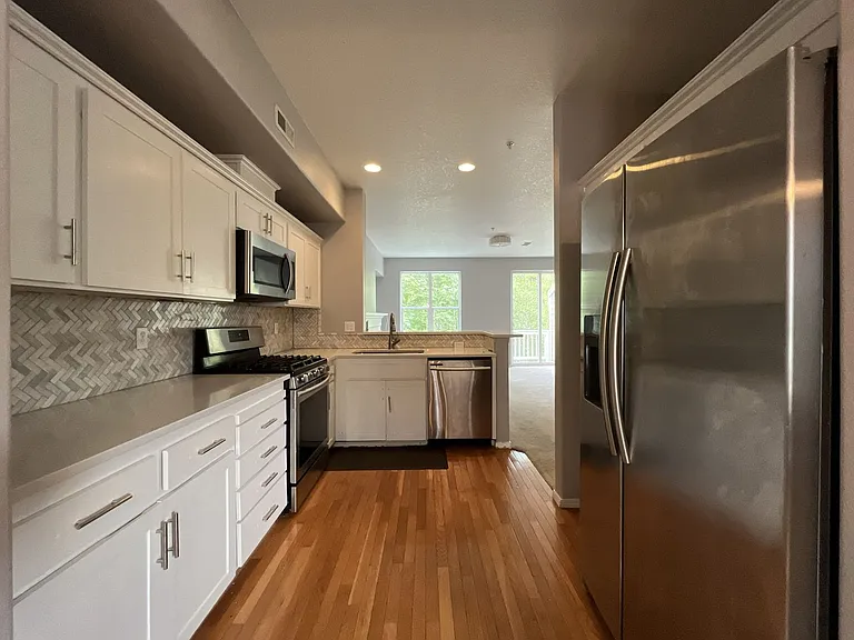 2677 NW Preston Ct — Photo 5