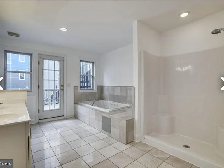 111 E Cross St — Photo 17
