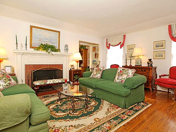 4th image of 1153 Stanford St