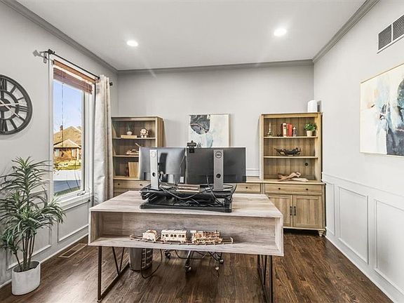 5th image of 2035 Waterfield Pl