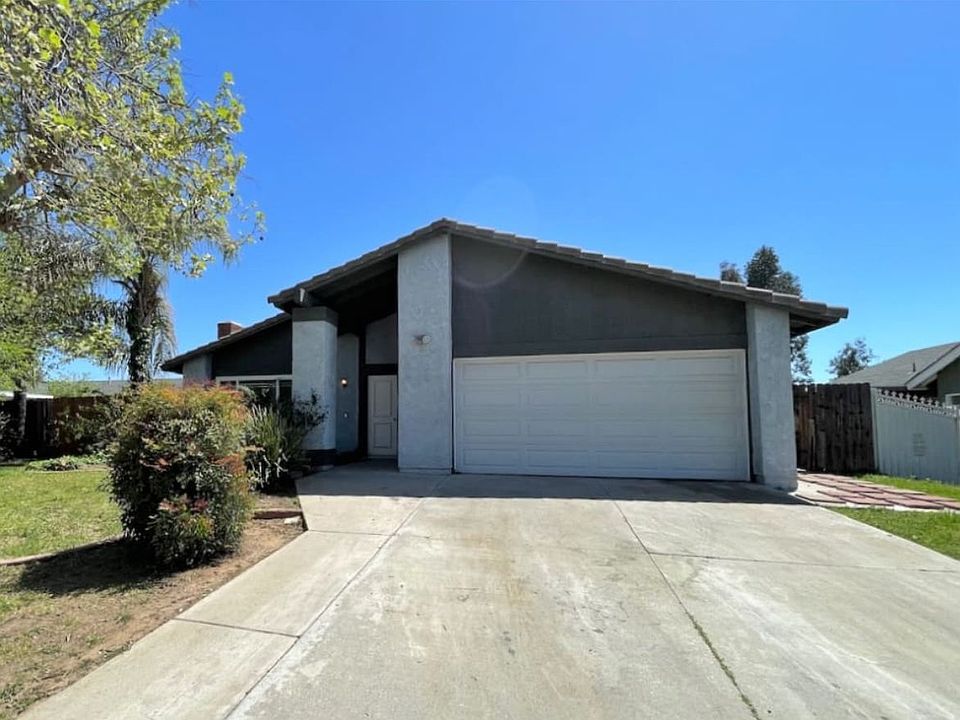 1st image of 25244 Hemlock Ave