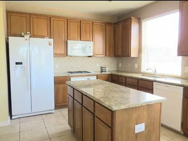 2902 Cedar Wood Dr — Photo 4
