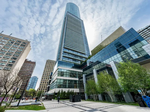 388 Yonge St, Toronto, ON