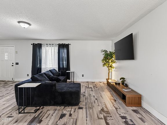 3rd image of 124 Circle Dr
