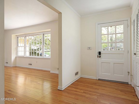 2nd image of 33 Fish Hawk Drive