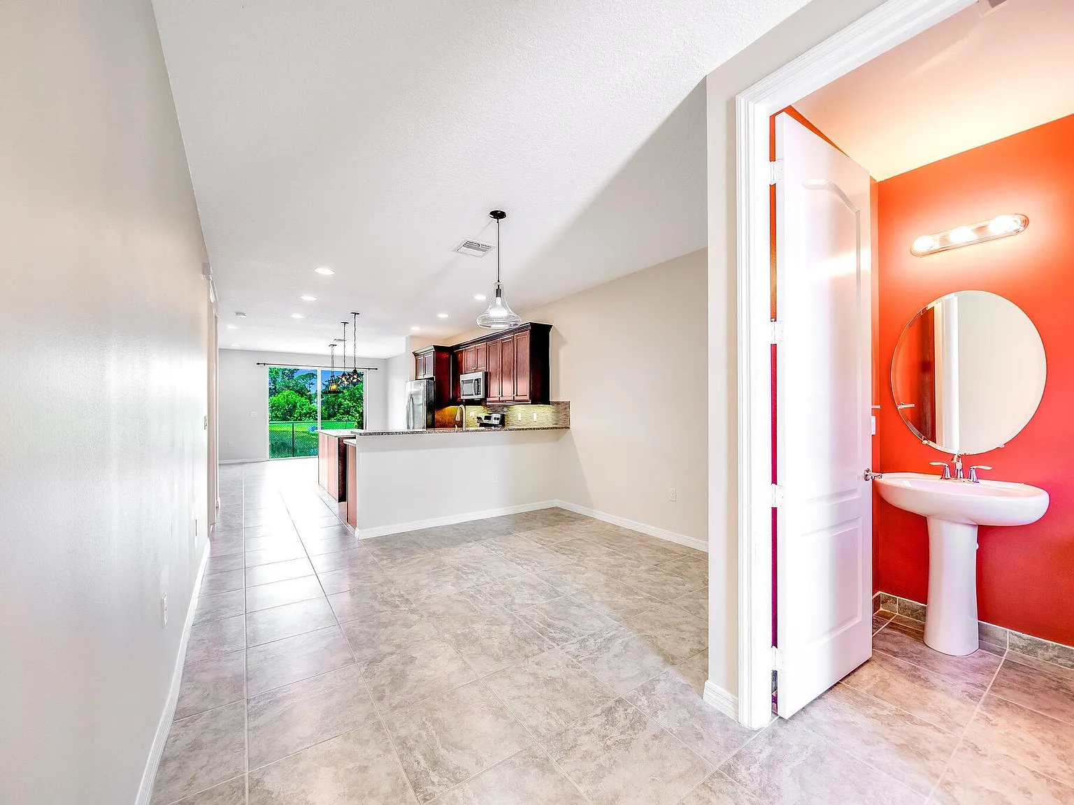 3 bed, 2.5 bath, 1807 sqft, $3,000 — Photo 3