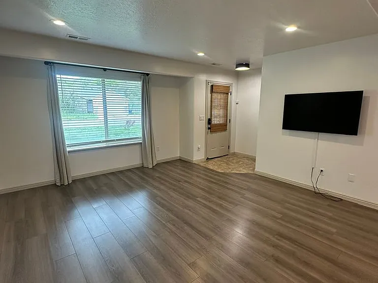 1584 E Sandalwood Dr — Photo 8