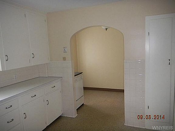 4th image of 155 Amsterdam St