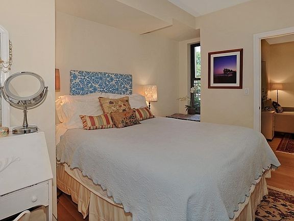 4th image of 230 Riverside Dr APT 1M