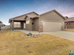 6204 S Buffalo Ridge Ave, Sioux Falls, SD 57108