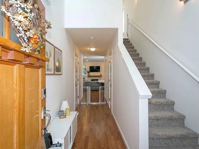 269 NE Jackson St — Photo 11