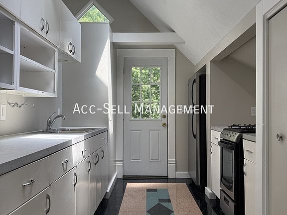 2nd image of 104 Diamond Ave SE #2