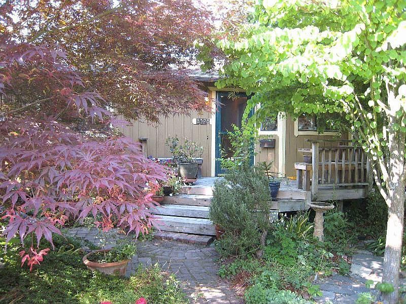 2nd image of 2508 E Olive St
