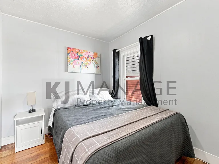 2535 Gainsboro St — Photo 9