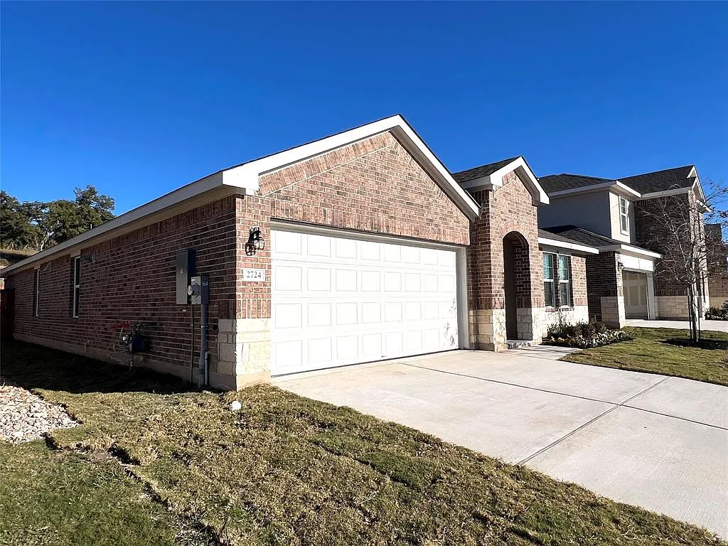 4 bed, 2098 sqft, $2,200 — Photo 3