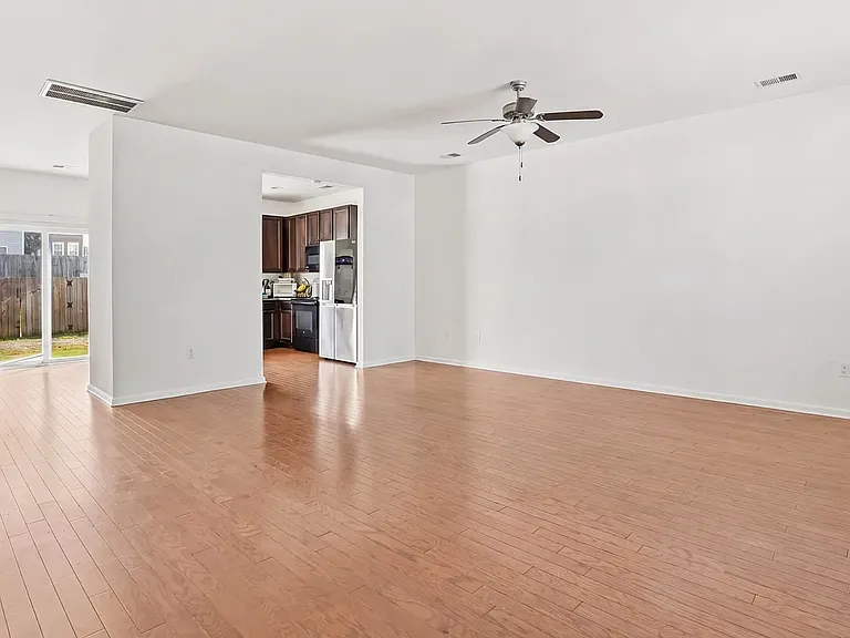 Parlor Dr — Photo 3