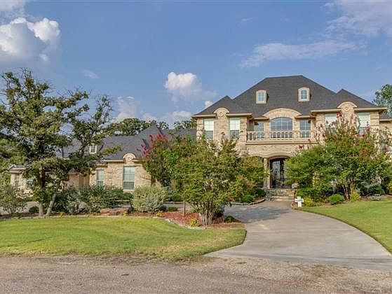1st image of 2860 Bent Oaks Dr