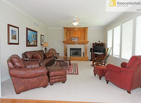 Open Floor Plan Has Lots of Natural Light