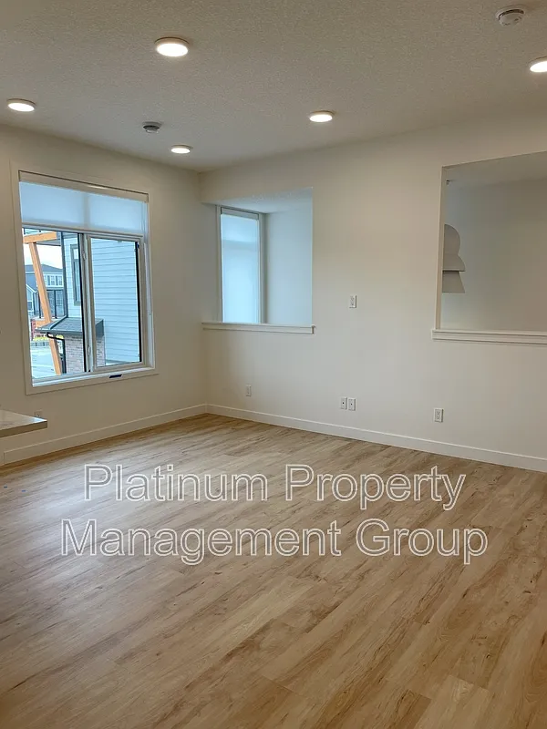 3 bed, 2.5 bath, 1317 sqft, $2,195 — Photo 4