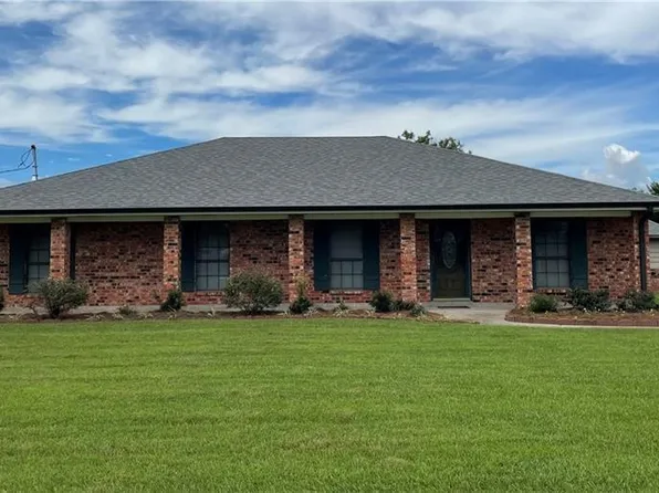 820 Lakeridge Ln, Lake Charles, LA 70605