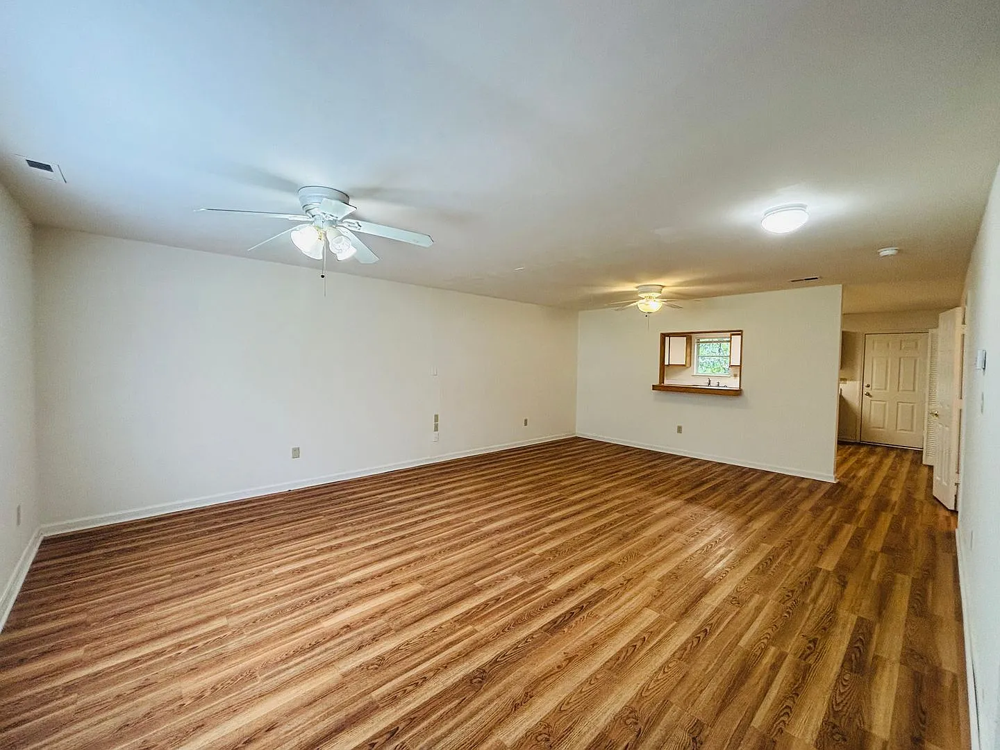 4 Bedroom 2.5 Bath Townhouse — Photo 2