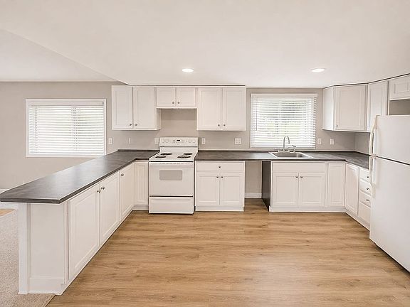 5th image of 3791 Juniper St #192