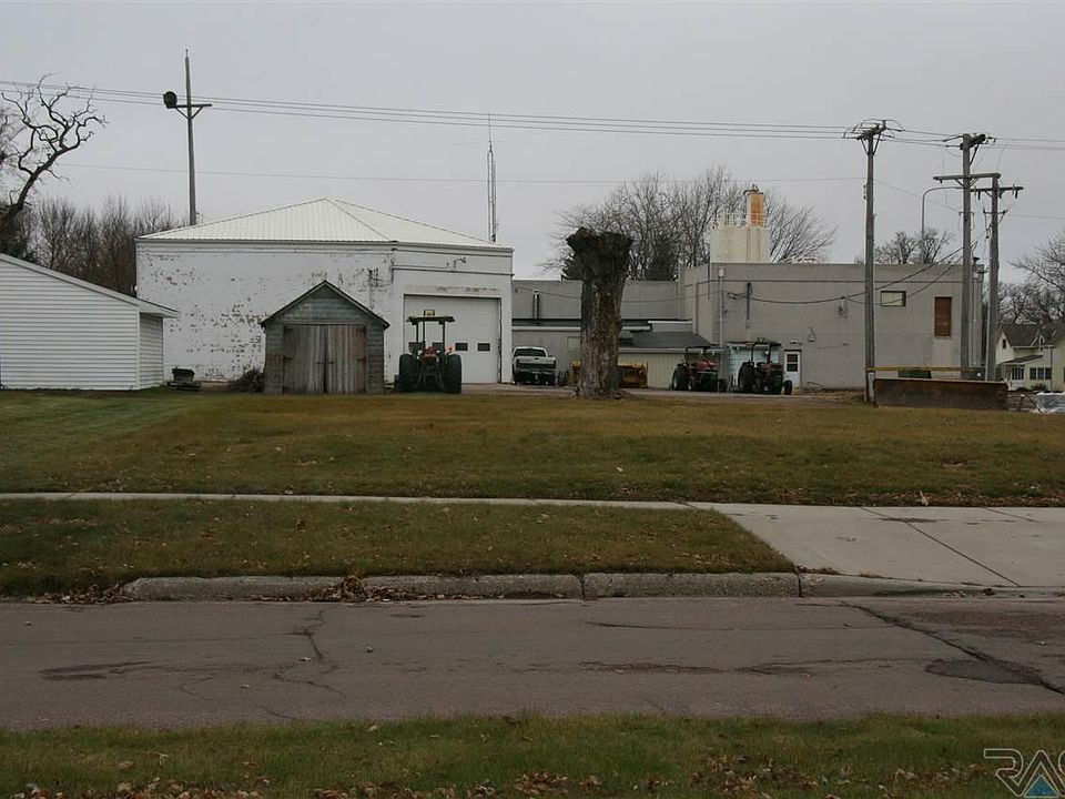 311 N 3rd St, Beresford, SD 57004 Zillow