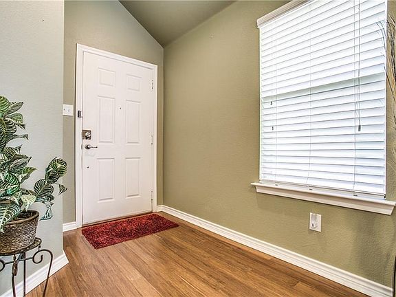 4th image of 3324 Versante Dr