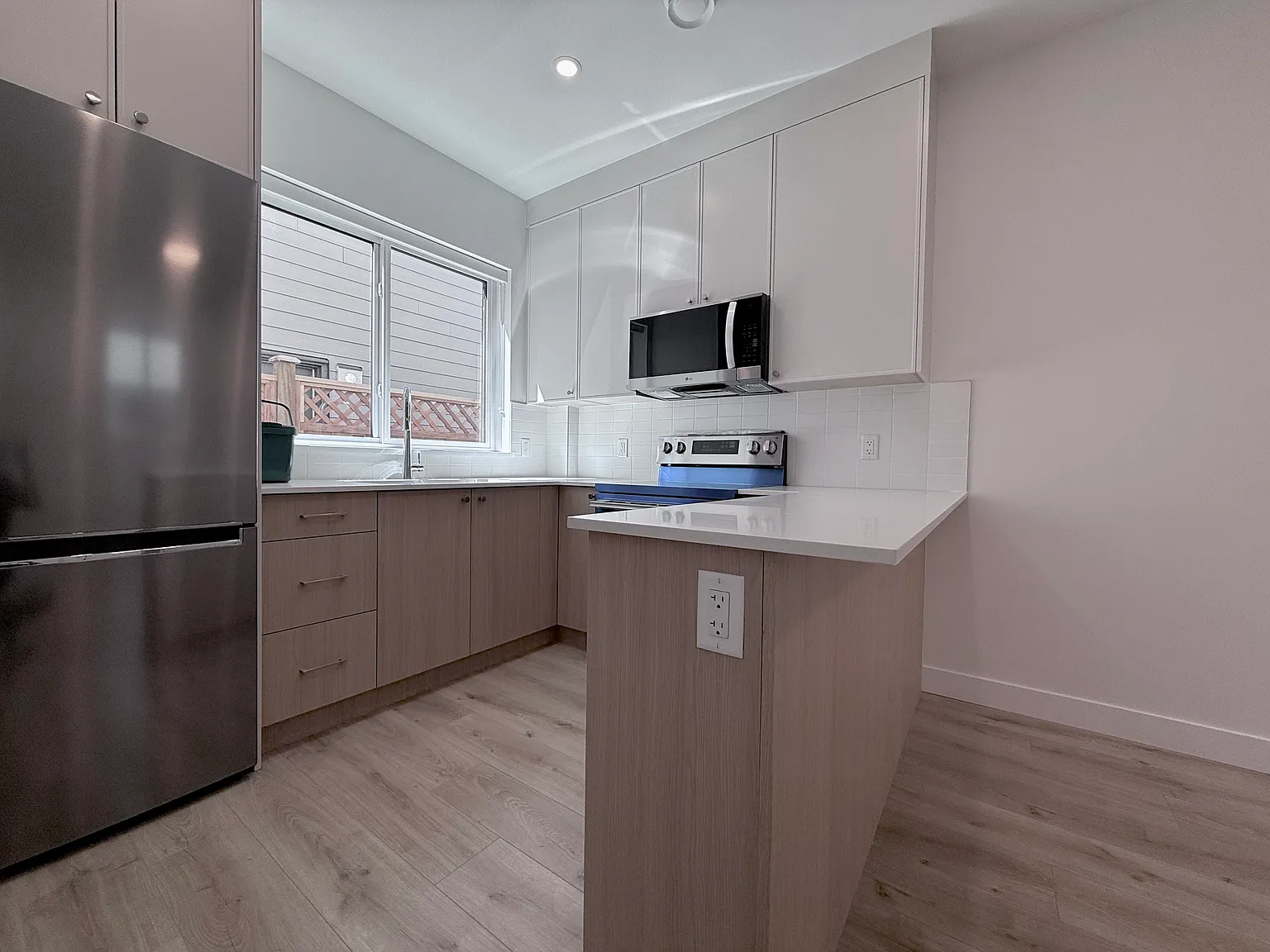 2 bed, 1.5 bath, 805 sqft, $2,175 — Photo 2