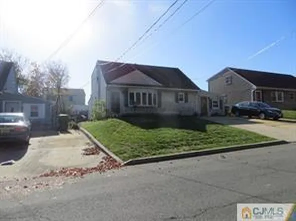 44 Kendall Dr, Parlin, NJ 08859