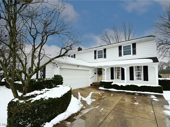 22255 Sycamore Dr, Fairview Park, OH 44126