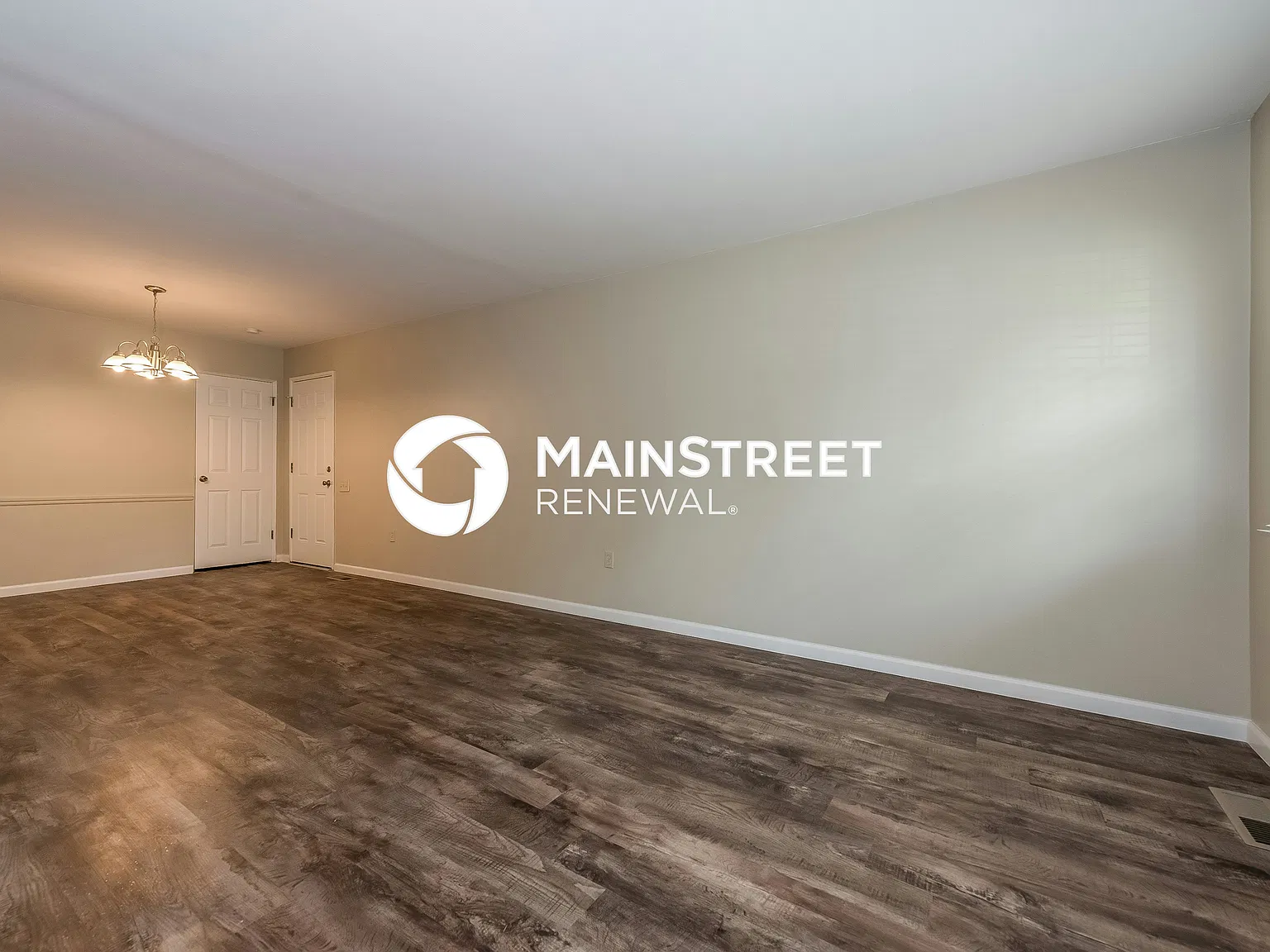 1325 Arlington Dr — Photo 3