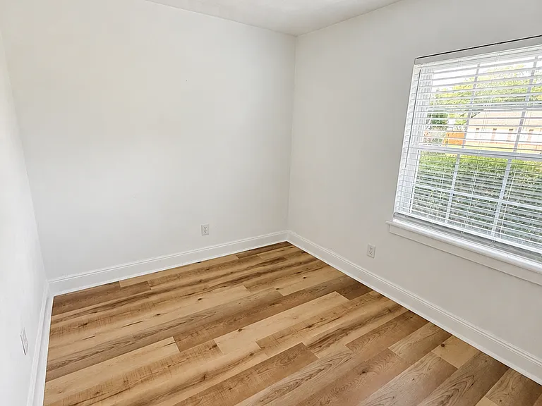 417 Ticonderoga Rd — Photo 8