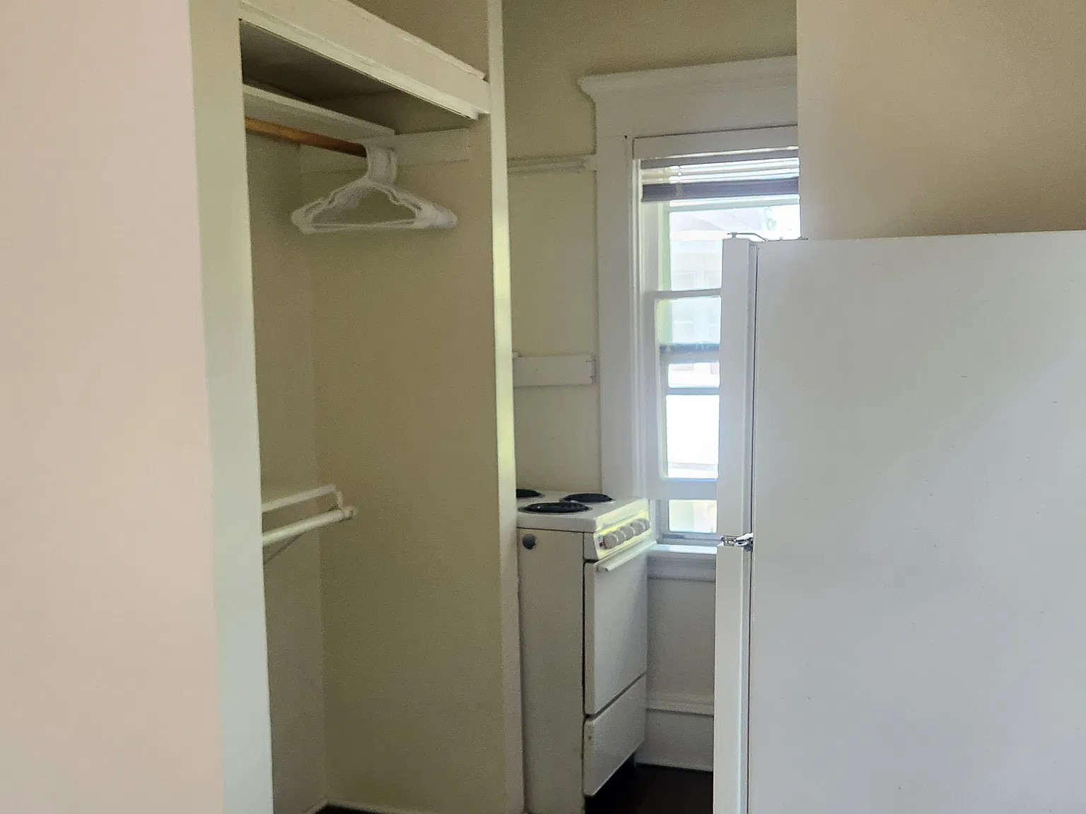 Studio, 300 sqft, $675 — Photo 3