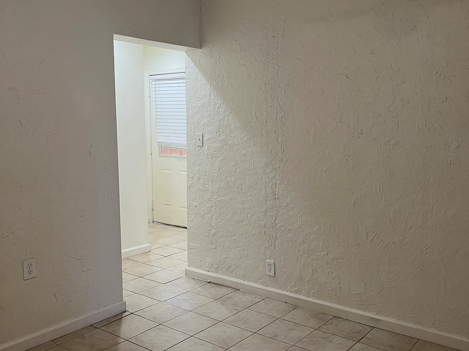 277 E Stevens Rd — Photo 4