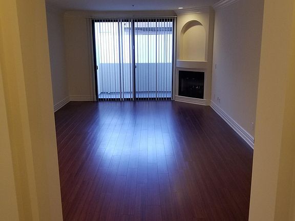 3rd image of 12745 Moorpark St APT 305