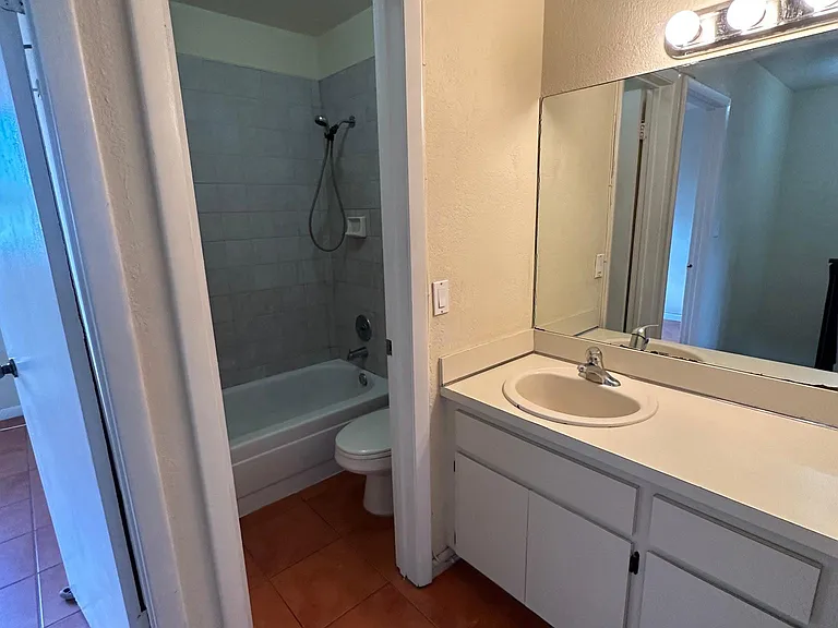 1111 NW 43rd Ave #201 — Photo 11