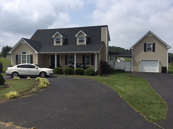 Full Front View w/Garage