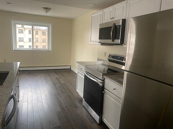 2nd image of 267 Linwood Ave APT 1B