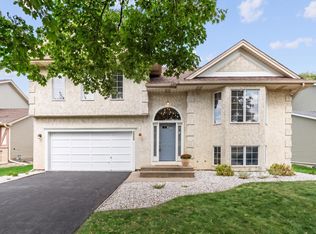 8632 Seasons Ct, Woodbury, MN 55125