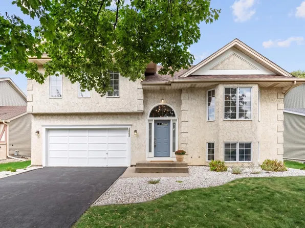 8632 Seasons Ct, Woodbury, MN 55125