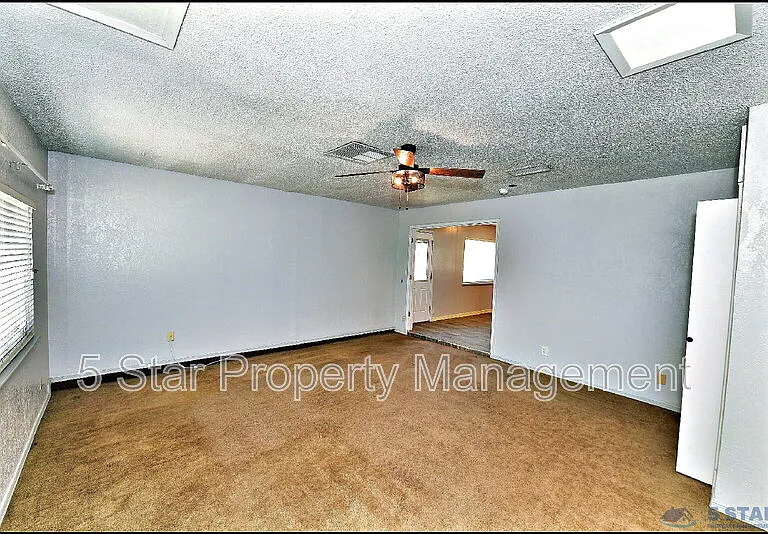 10117 Mercedes St — Photo 24