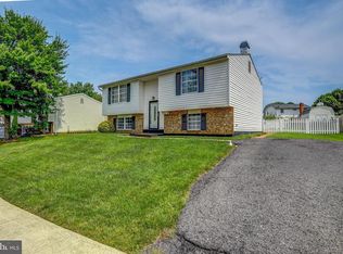 110 N Garfield Rd, Sterling, VA 20164