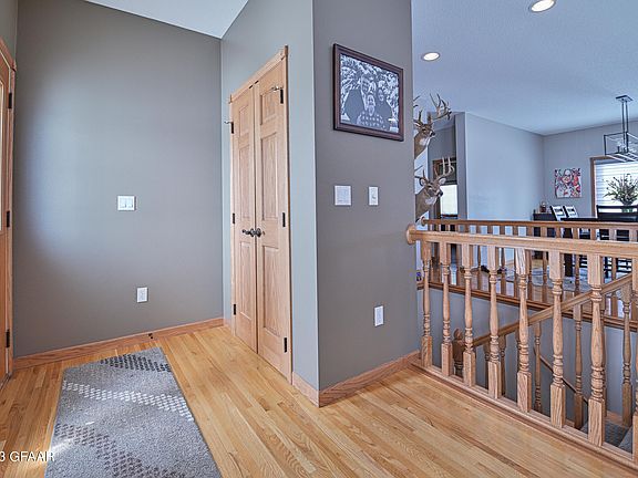 2nd image of 612 Park Dr