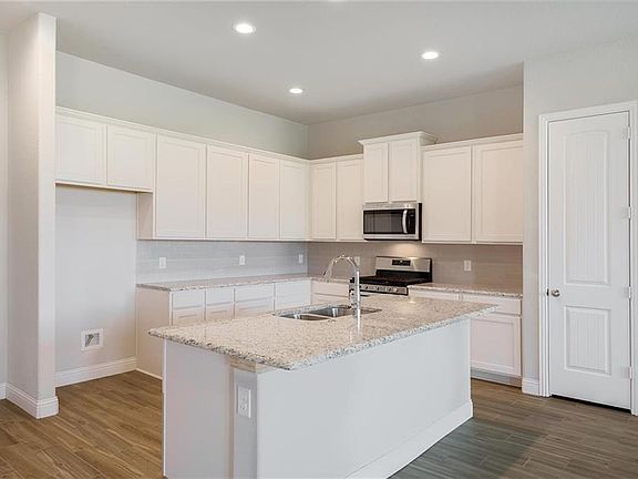 5th image of 1607 Deer Field Ln