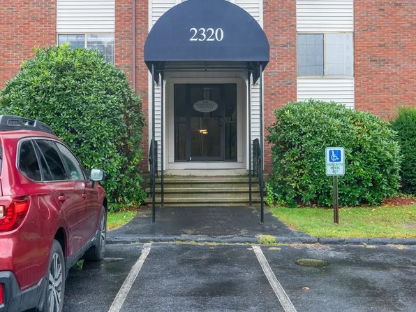 2320 Skyline Dr Unit 18, Lowell, MA 01854